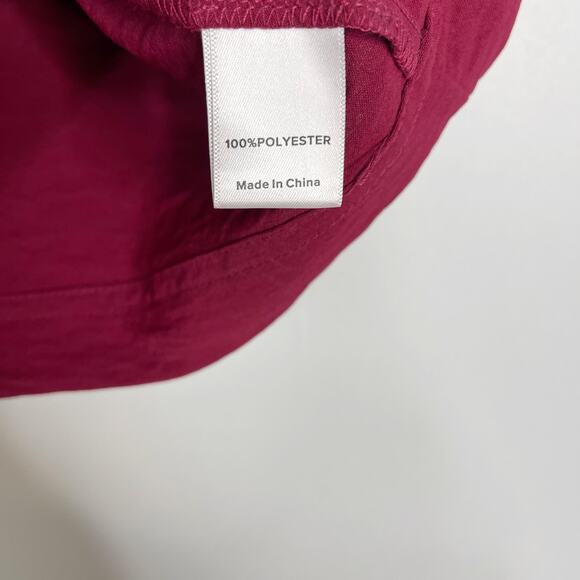 Evereve XSmall XS Raspberry Red Sleeveless V Neck Blouse Top Cinched Shoulder - Picture 5 of 6